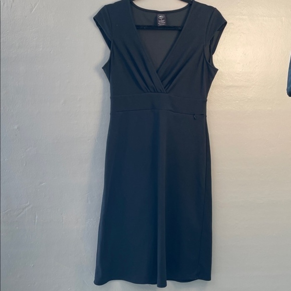 REI Classic Black Midi Dress size small